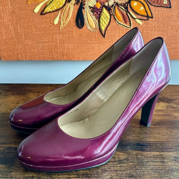 Tahari| Cherry Red “Carol” Patent Leather Pumps w/Gold Heel Inlay Size 8 - Picture 3 of 6